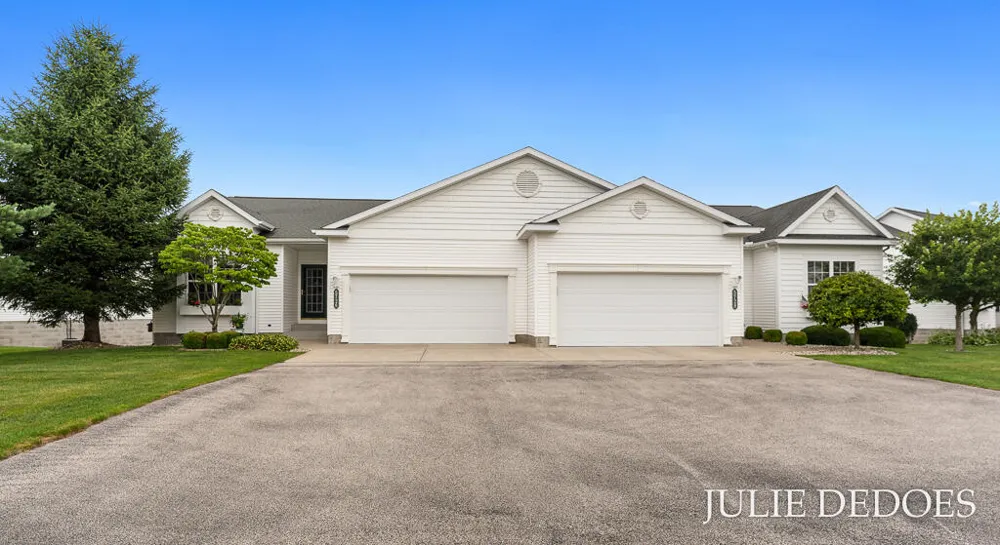 5726 Turning Leaf Way Fruitport Charter Township, MI 49415