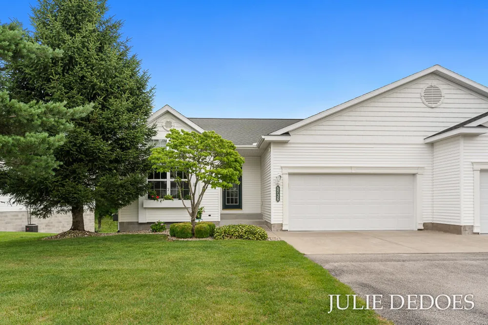 5726 Turning Leaf Way Fruitport Charter Township, MI 49415