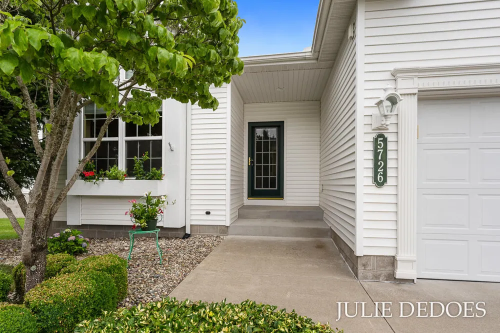 5726 Turning Leaf Way Fruitport Charter Township, MI 49415