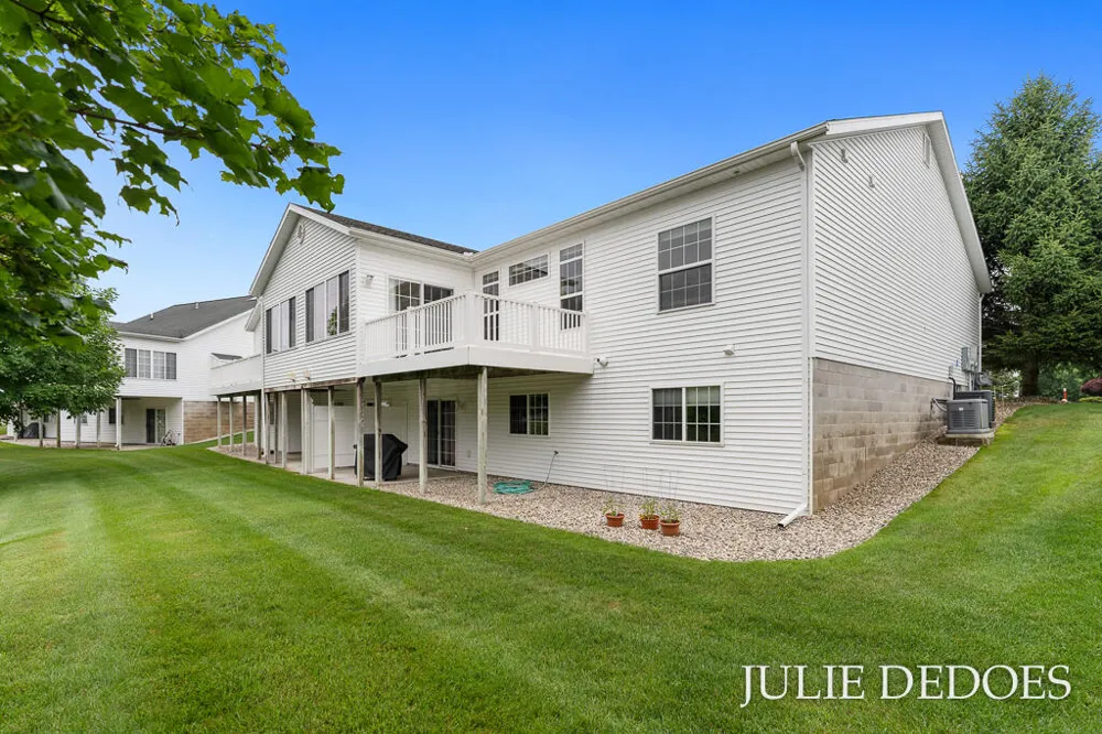 5726 Turning Leaf Way Fruitport Charter Township, MI 49415