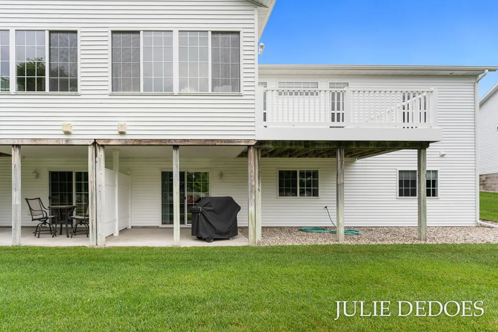 5726 Turning Leaf Way Fruitport Charter Township, MI 49415