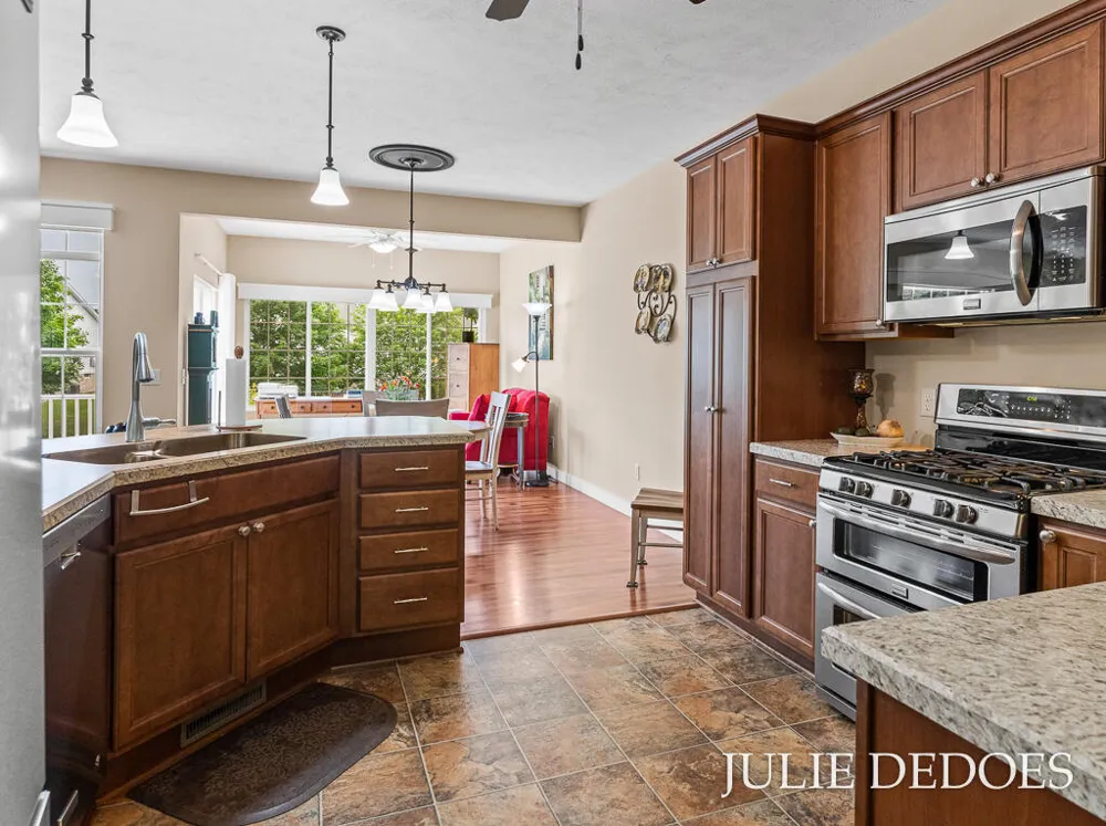 5726 Turning Leaf Way Fruitport Charter Township, MI 49415
