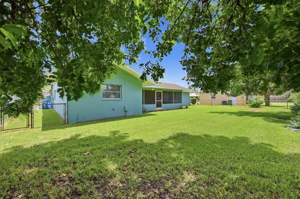7402 13TH AVENUE W Bradenton, FL 34209