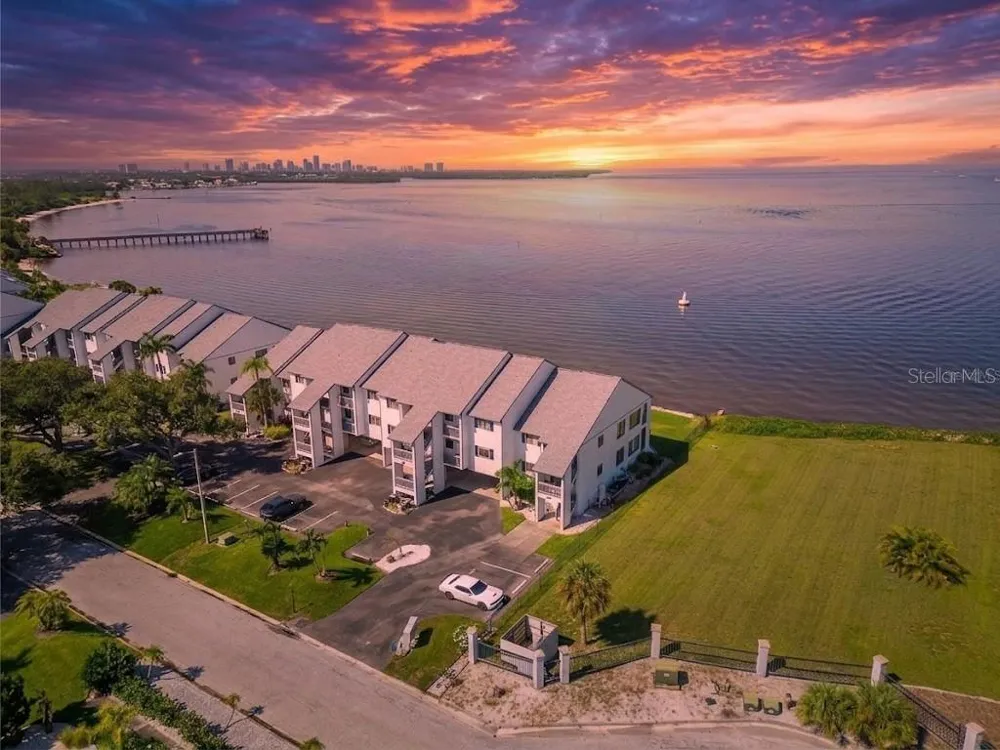 828 BAHIA DEL SOL DRIVE #59 Ruskin, FL 33570