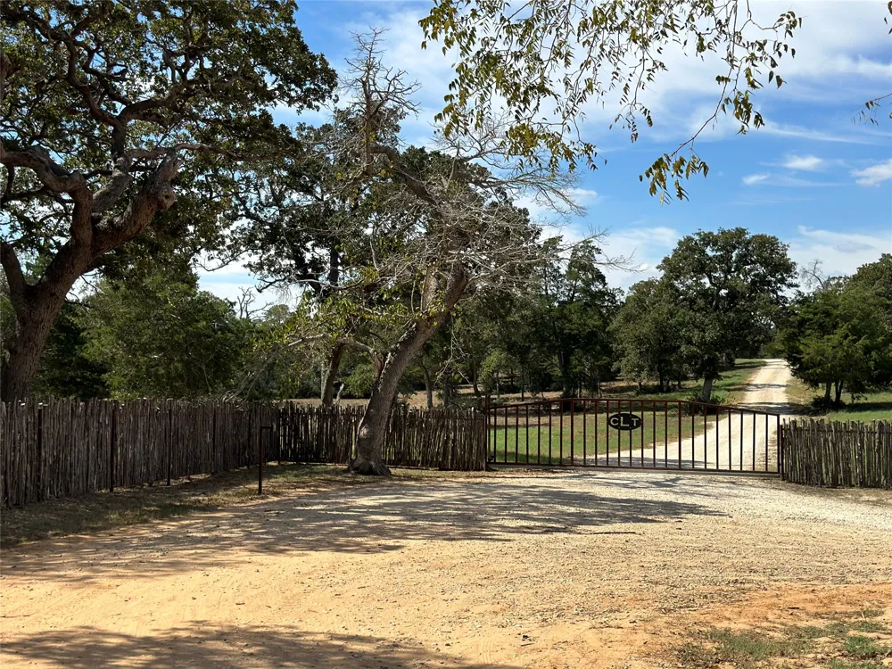 105 Colony Line Trail Dale, TX 78616