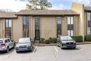 15 Ivy Square NE