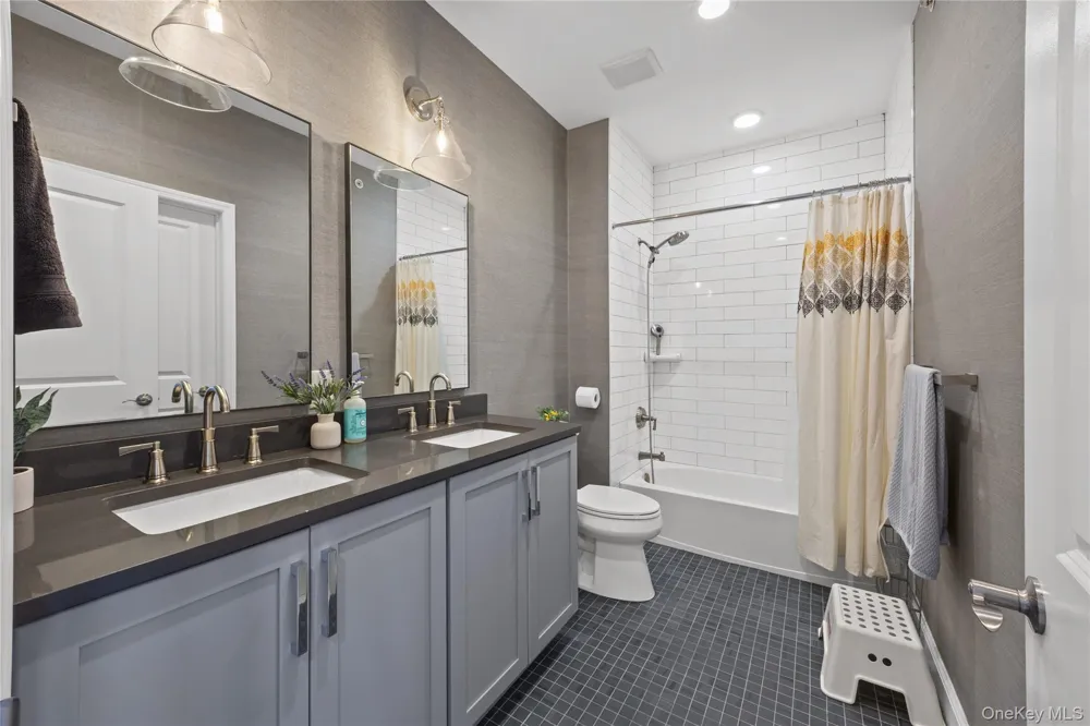 6 Grace Hall Lane Yaphank, NY 11980