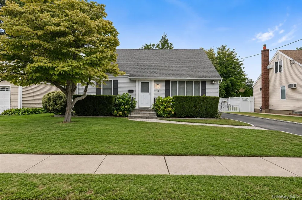 14 Po Lane Hicksville, NY 11801