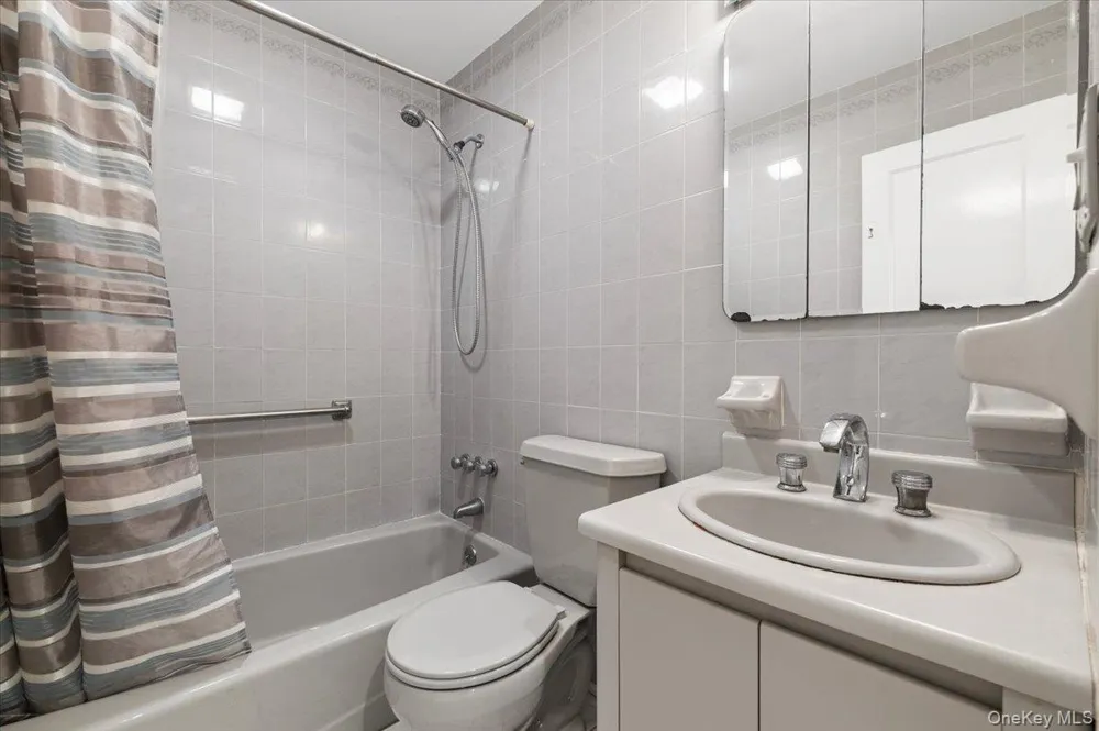 14 Po Lane Hicksville, NY 11801