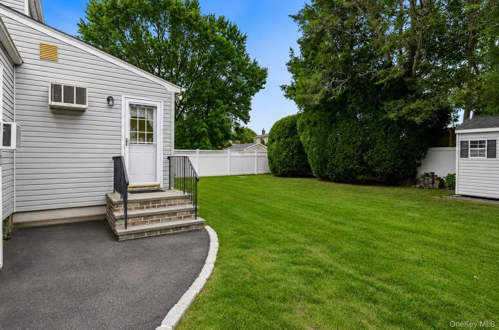 14 Po Lane Hicksville, NY 11801