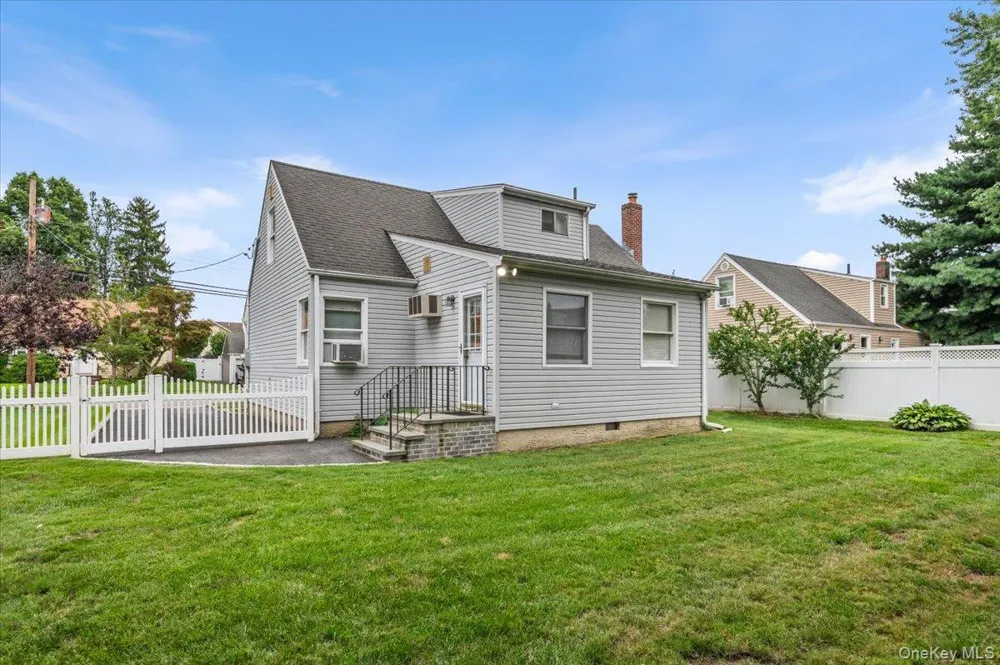 14 Po Lane Hicksville, NY 11801