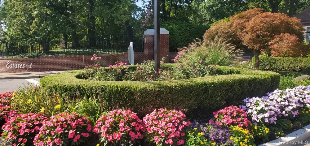 192 Heron Lane Manhasset, NY 11030