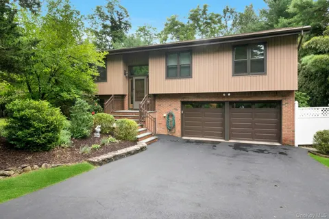2 Lakeview Avenue W