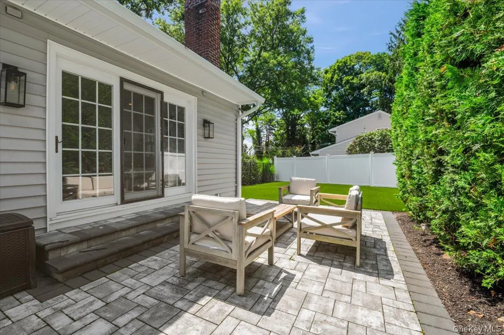 39 Marie Drive Huntington, NY 11743