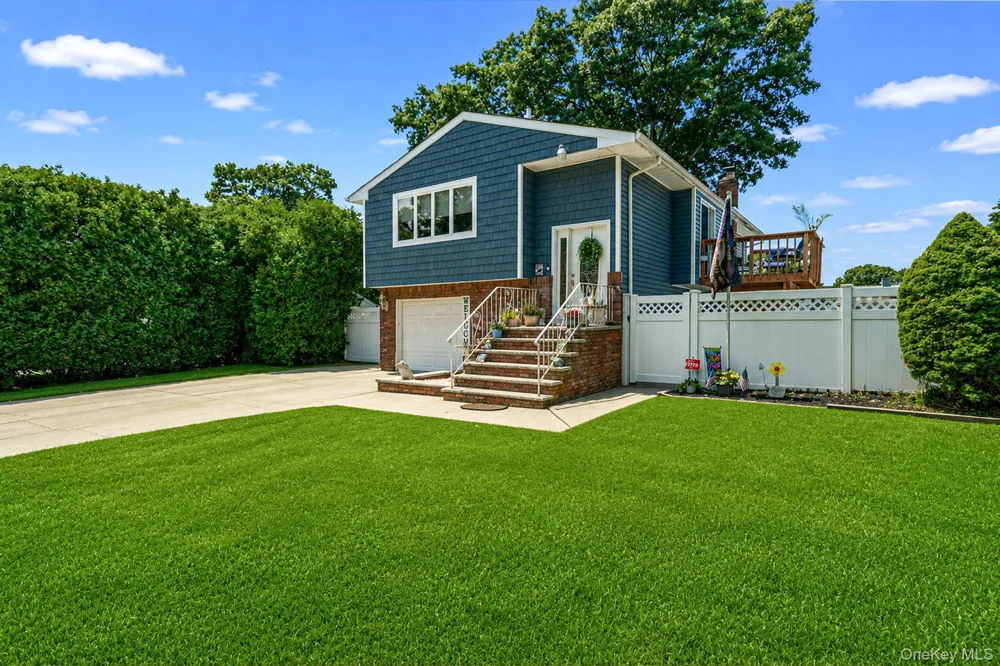 12 Fannie Drive Farmingville, NY 11738
