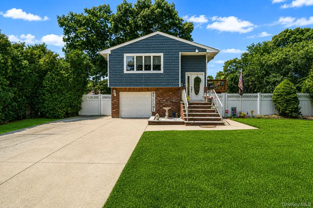 12 Fannie Drive Farmingville, NY 11738