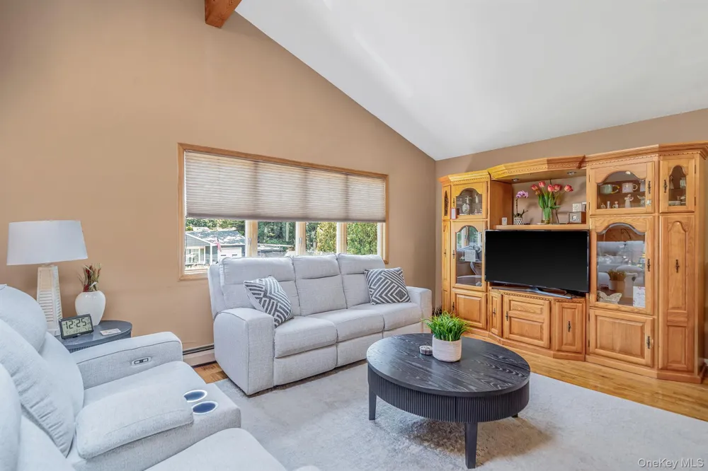 12 Fannie Drive Farmingville, NY 11738