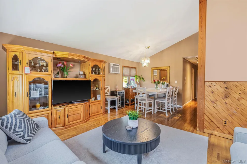 12 Fannie Drive Farmingville, NY 11738