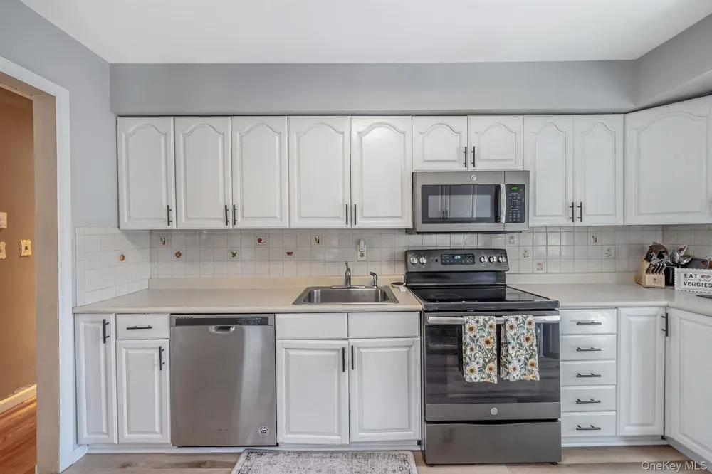 12 Fannie Drive Farmingville, NY 11738