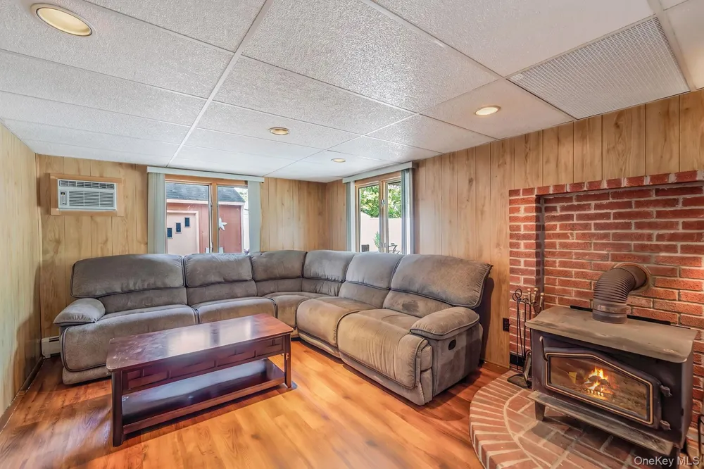12 Fannie Drive Farmingville, NY 11738
