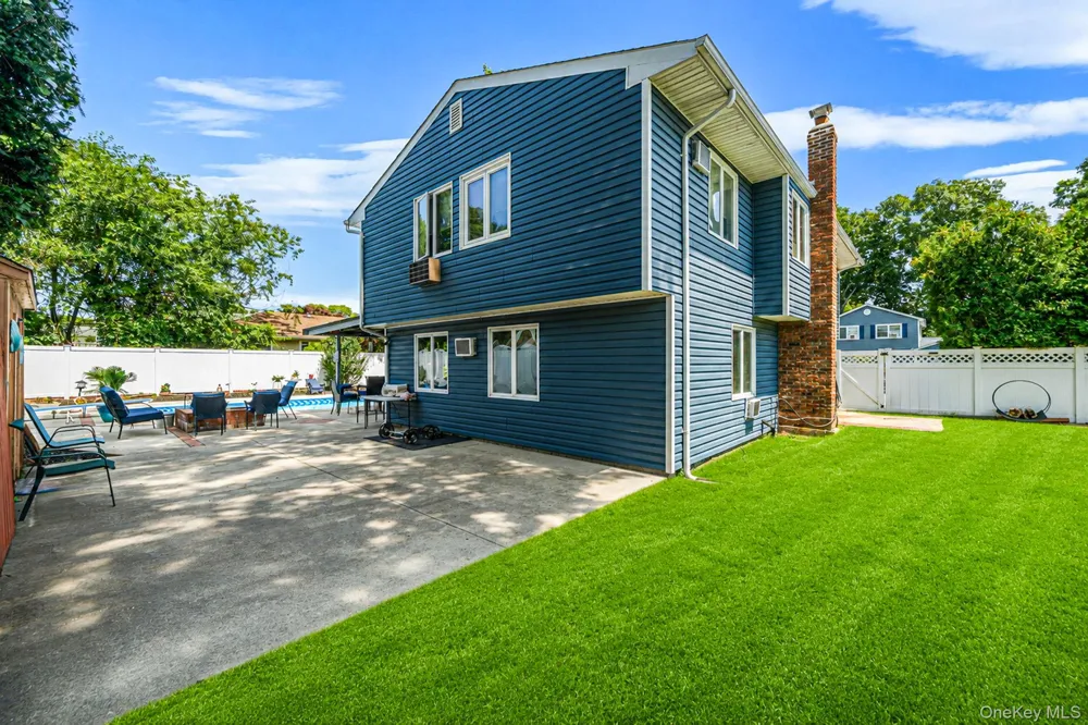 12 Fannie Drive Farmingville, NY 11738