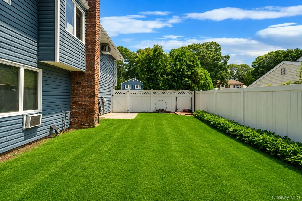 12 Fannie Drive Farmingville, NY 11738