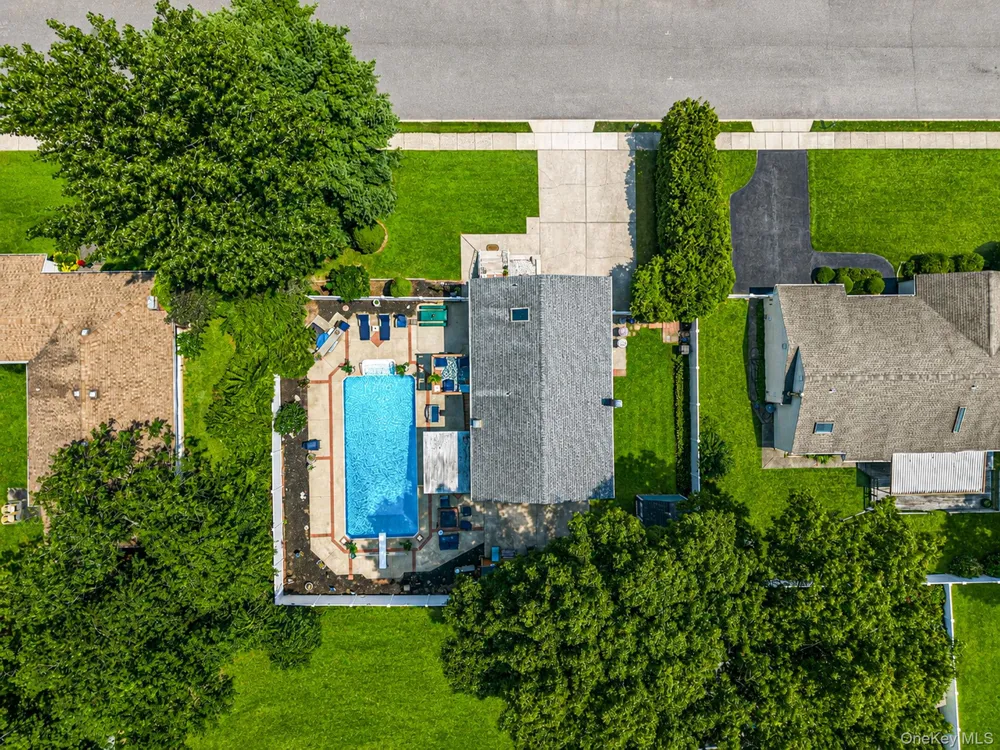 12 Fannie Drive Farmingville, NY 11738