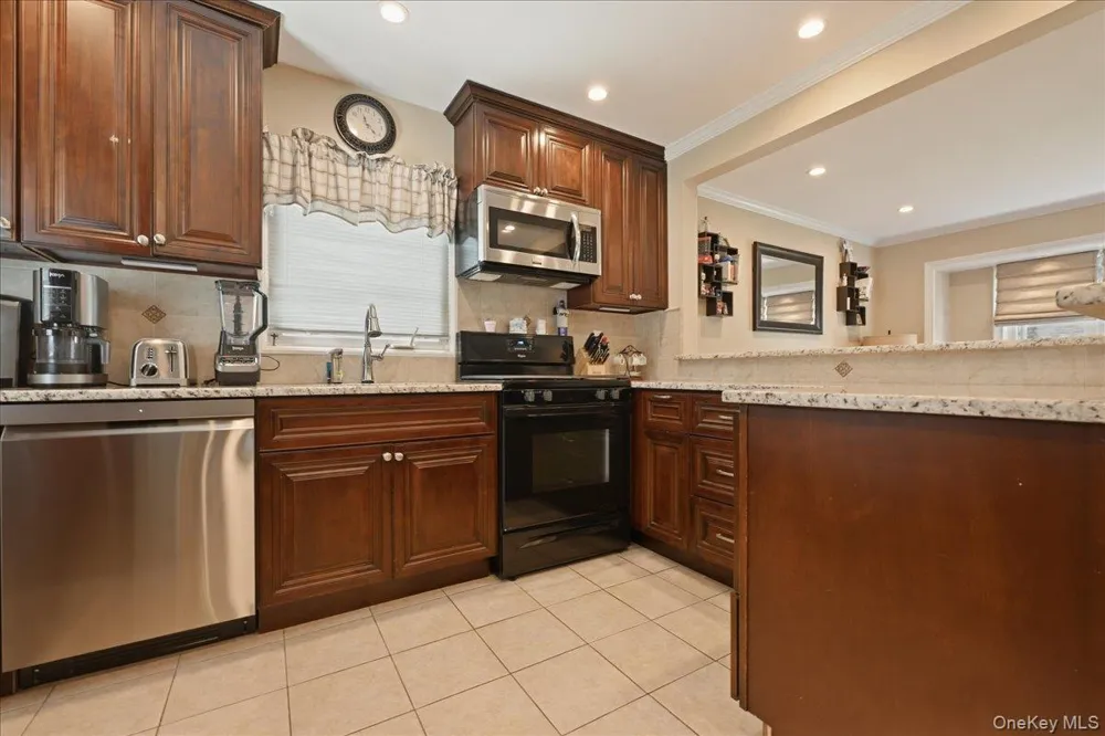 2977 Grand Boulevard Baldwin, NY 11510