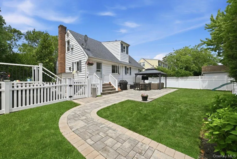 2977 Grand Boulevard Baldwin, NY 11510