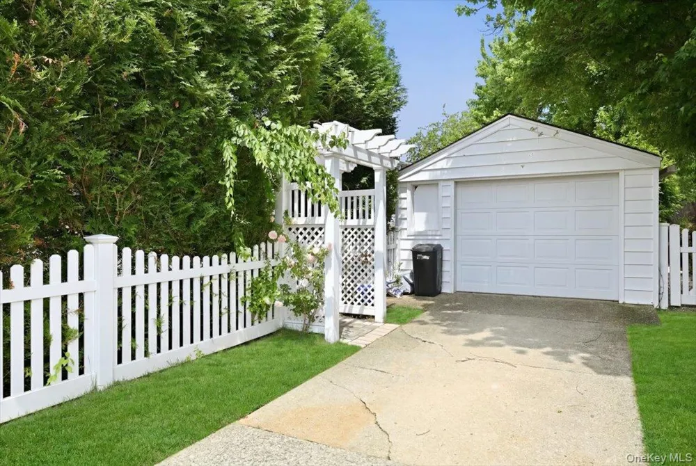 2977 Grand Boulevard Baldwin, NY 11510