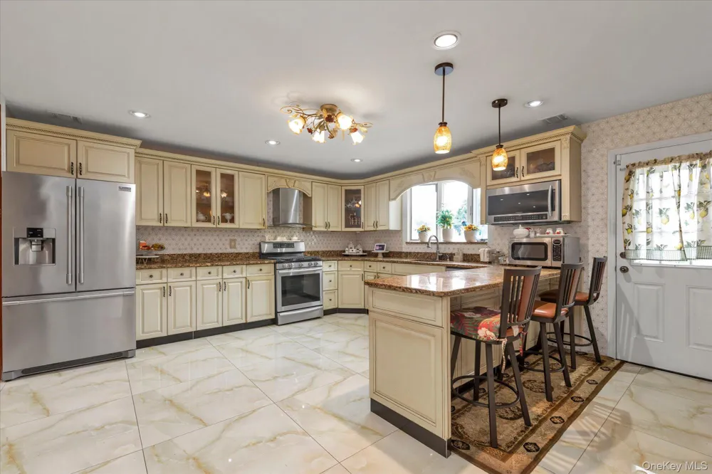 433 Atlantic Avenue Freeport, NY 11520