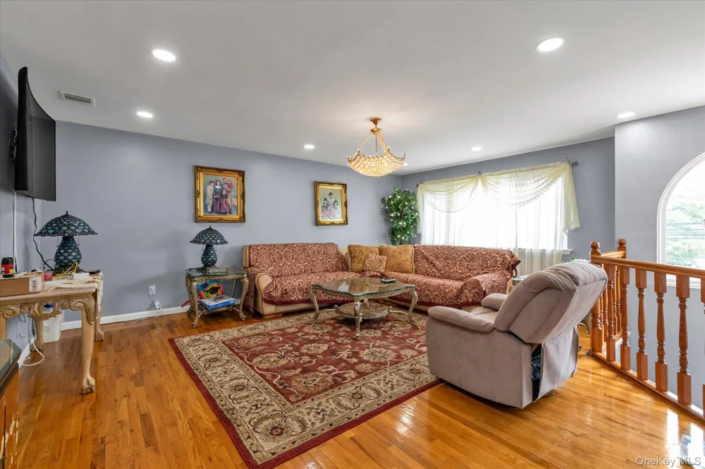 433 Atlantic Avenue Freeport, NY 11520