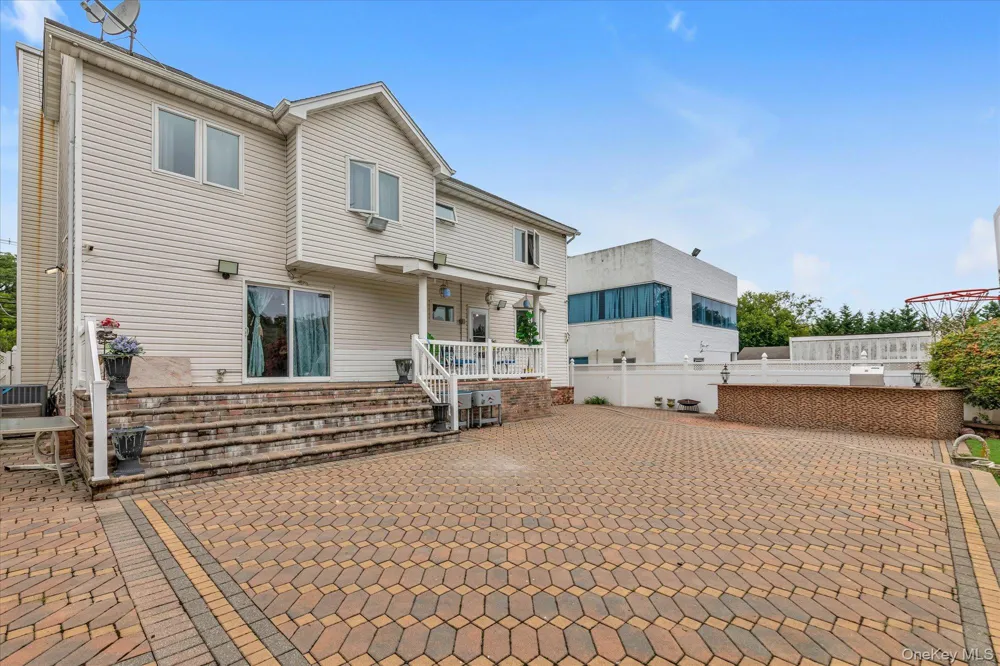 433 Atlantic Avenue Freeport, NY 11520