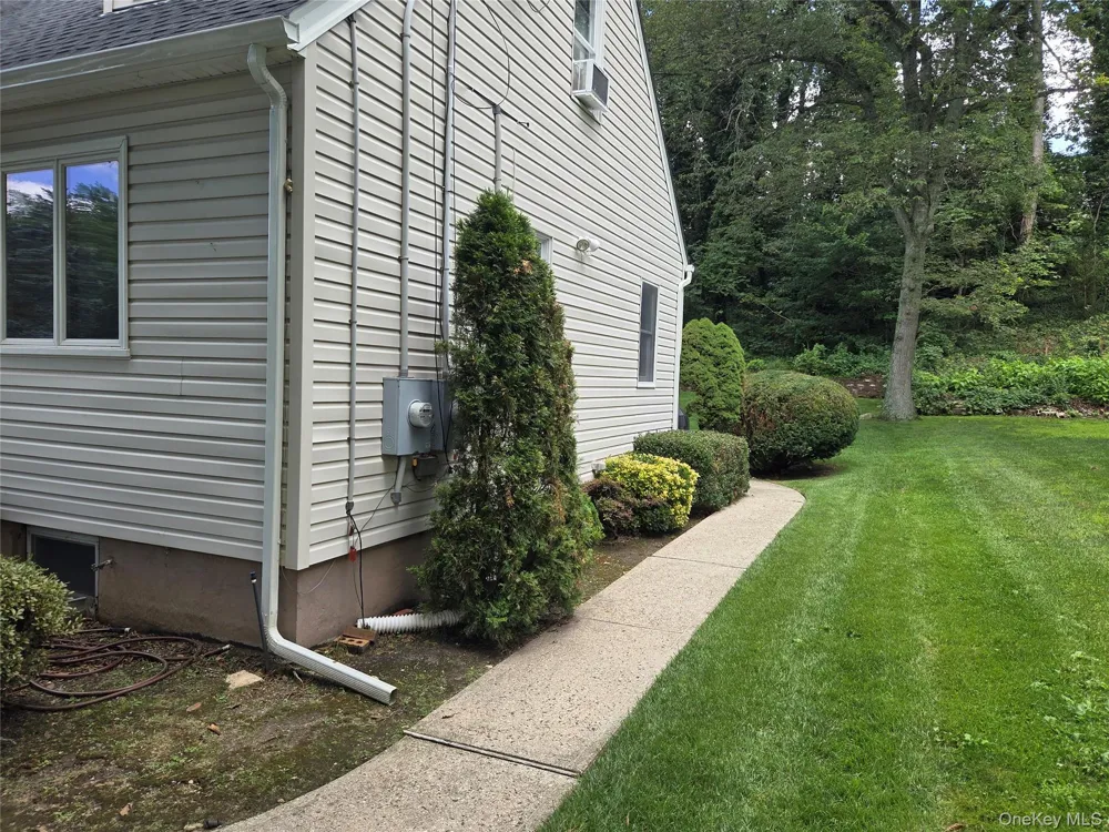 10 Irving Drive Woodbury, NY 11797