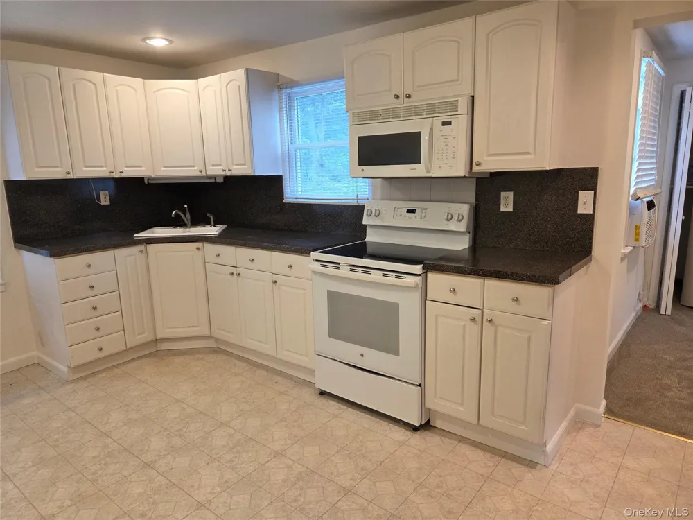 10 Irving Drive Woodbury, NY 11797