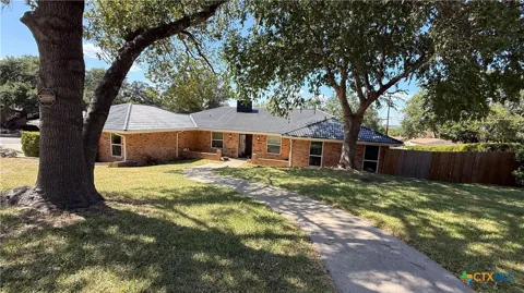 826 Cliffside Drive