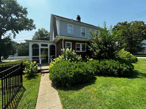 160 W Neck Road