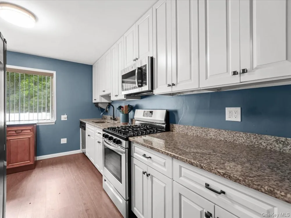 112 Dari Drive Holbrook, NY 11741