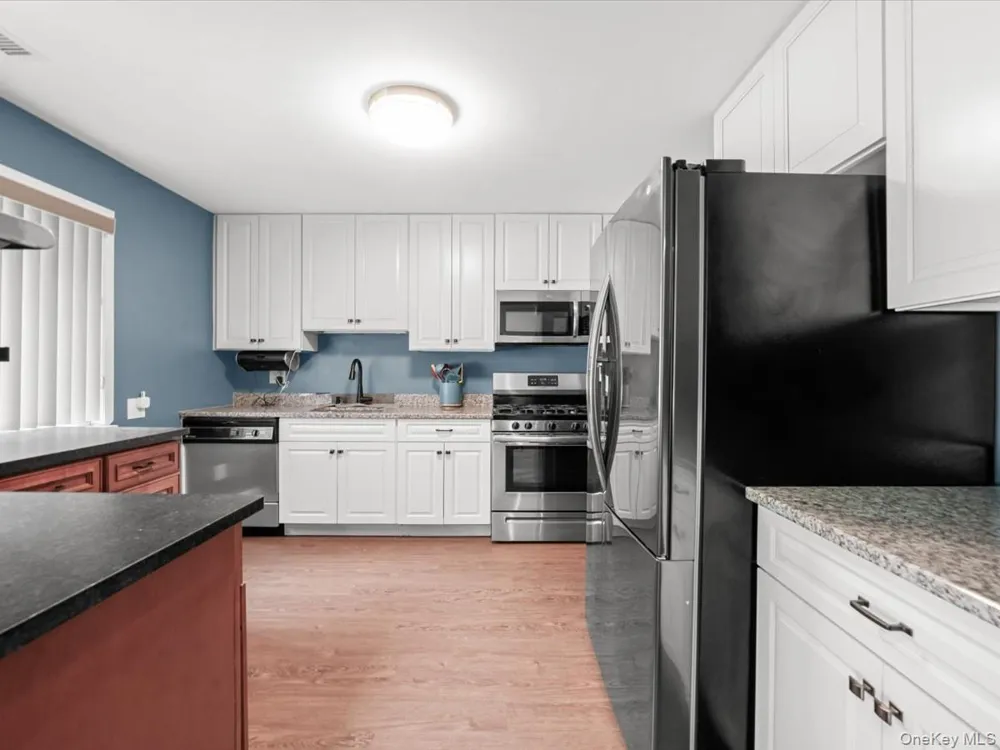 112 Dari Drive Holbrook, NY 11741