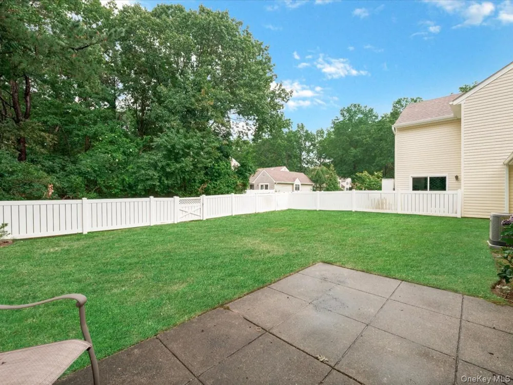112 Dari Drive Holbrook, NY 11741