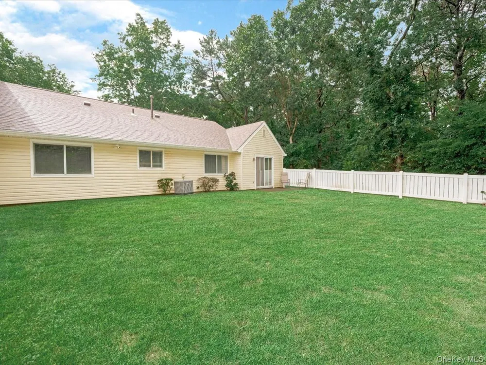 112 Dari Drive Holbrook, NY 11741