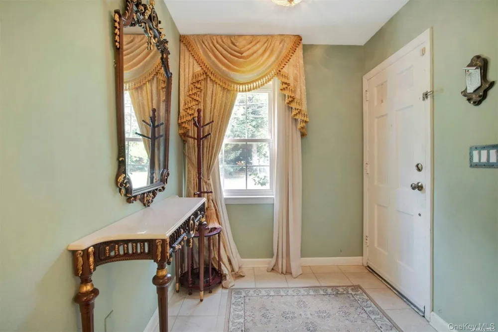 18 Addison Lane Greenvale, NY 11548