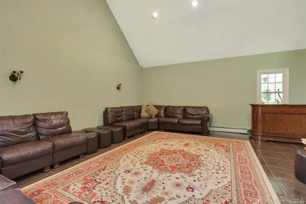 18 Addison Lane Greenvale, NY 11548