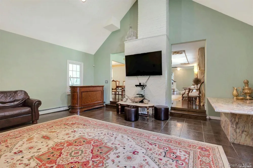 18 Addison Lane Greenvale, NY 11548