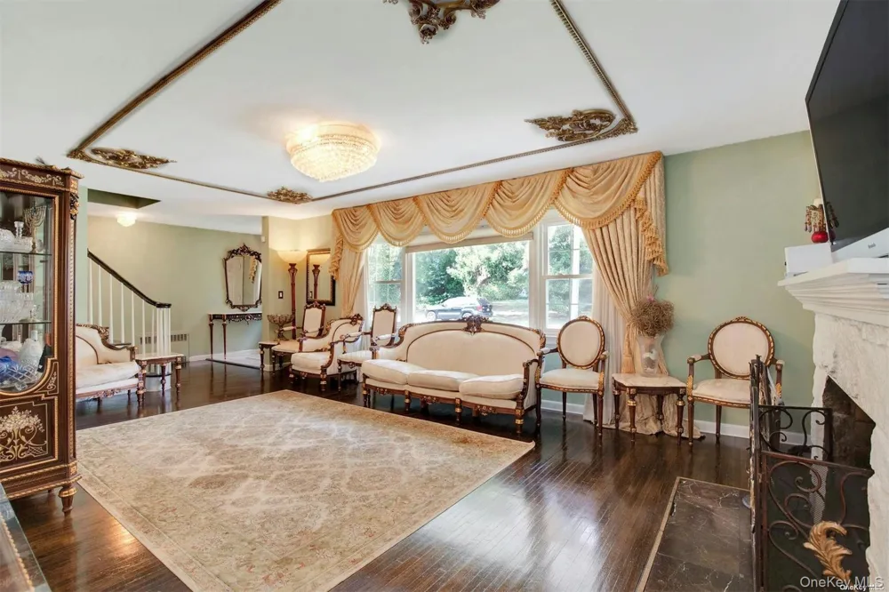 18 Addison Lane Greenvale, NY 11548