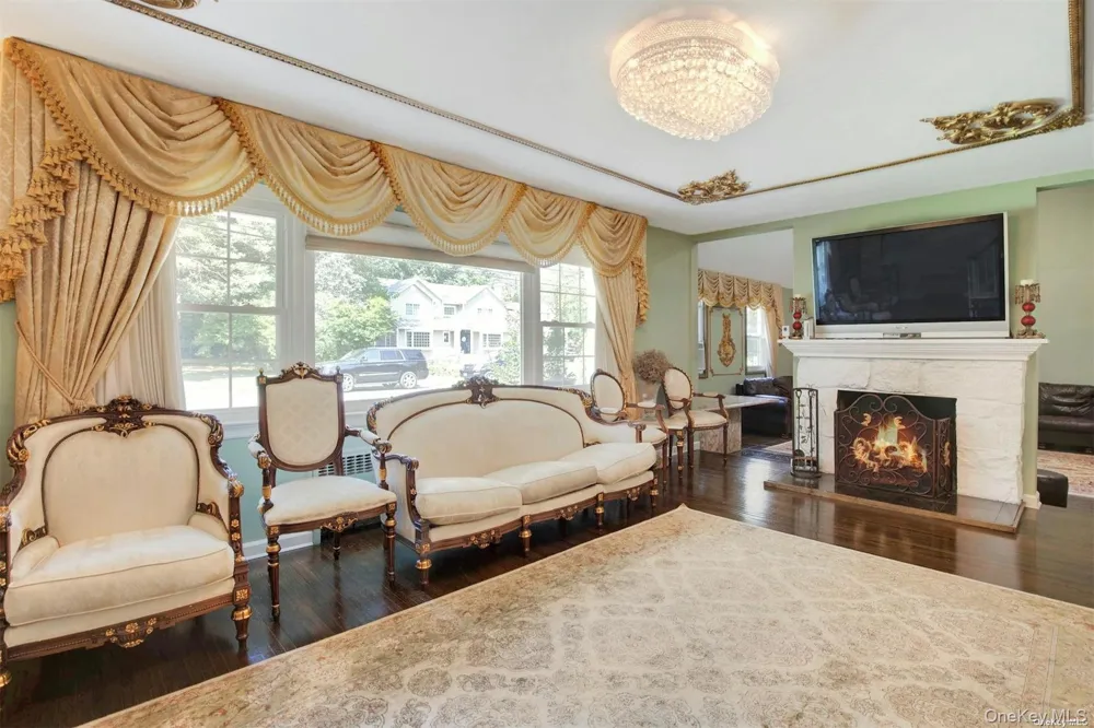 18 Addison Lane Greenvale, NY 11548
