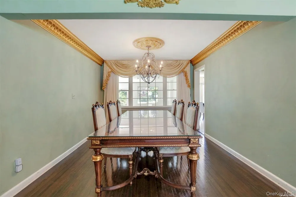 18 Addison Lane Greenvale, NY 11548