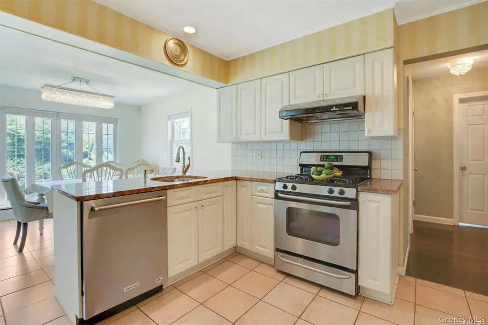 18 Addison Lane Greenvale, NY 11548