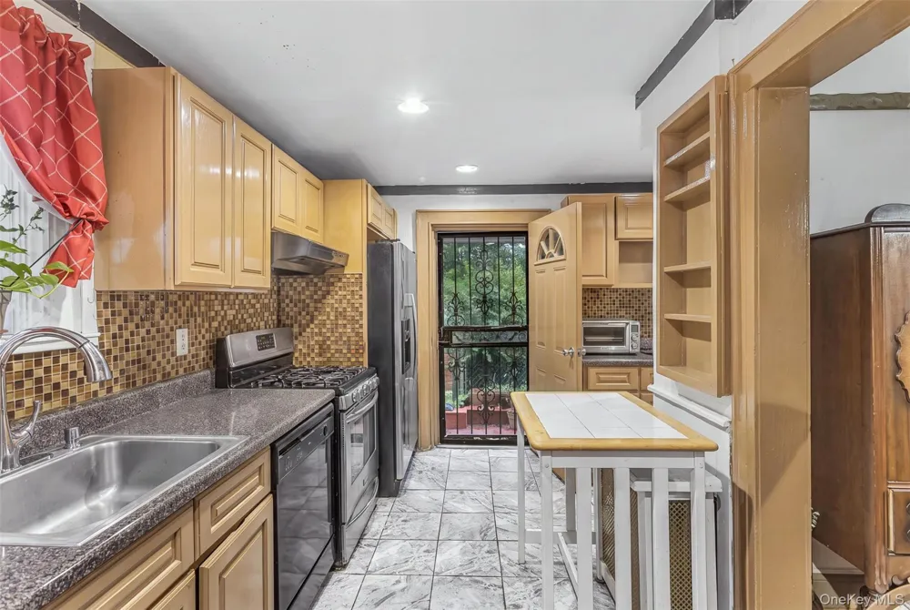 24102 142nd Avenue Rosedale, NY 11422