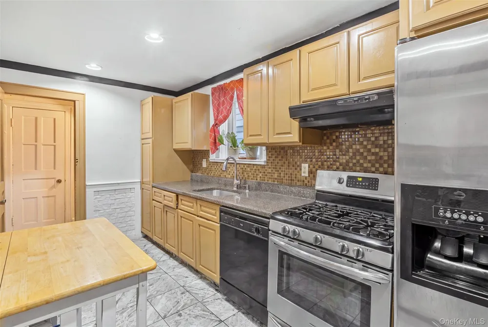 24102 142nd Avenue Rosedale, NY 11422